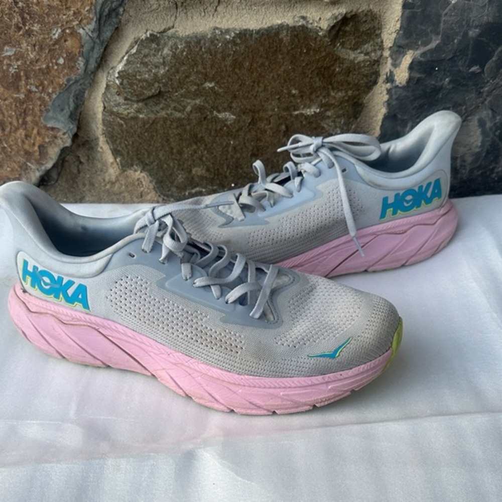 HOKA One One Women's Arahi 7 Sneaker Shoes in Gull-Pink Twilight Size 12